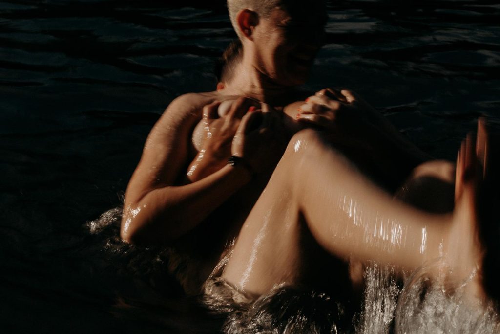 Love session aquatique dans le Lot-Chloé & Pauline©Diane Barbier Photographe (9)