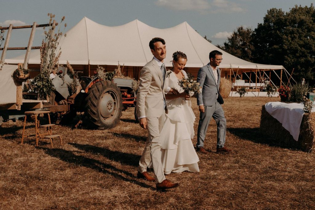 Mariage dans les champs dans le Lot-Julie _ Jonathan ©Diane Barbier Photographe (44)