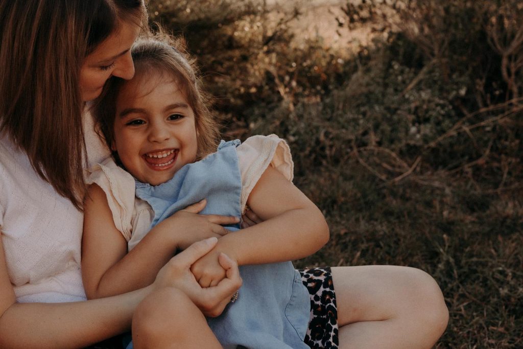 Séance Photo Famille Dans L'aude Pauline Hakim Romy & Alma Diane Barbier Photographe (10)