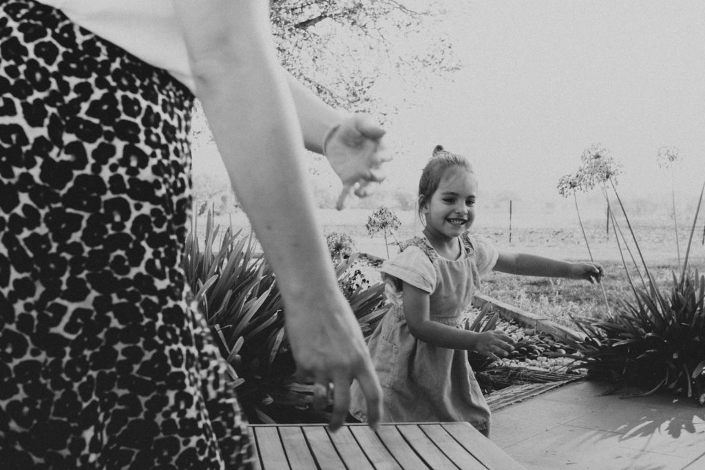 Séance Photo Famille Dans L'aude Pauline Hakim Romy & Alma Diane Barbier Photographe (6)