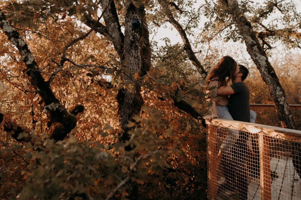 Love Session à L'idylle Du Causse Cabane Spa Dans Le Lot Diane Barbier Photographe (17)