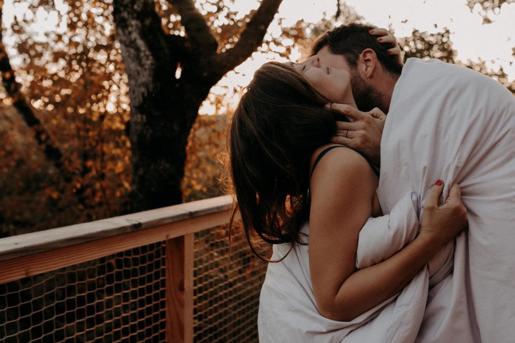 Love Session à L'idylle Du Causse Cabane Spa Dans Le Lot Diane Barbier Photographe (20)