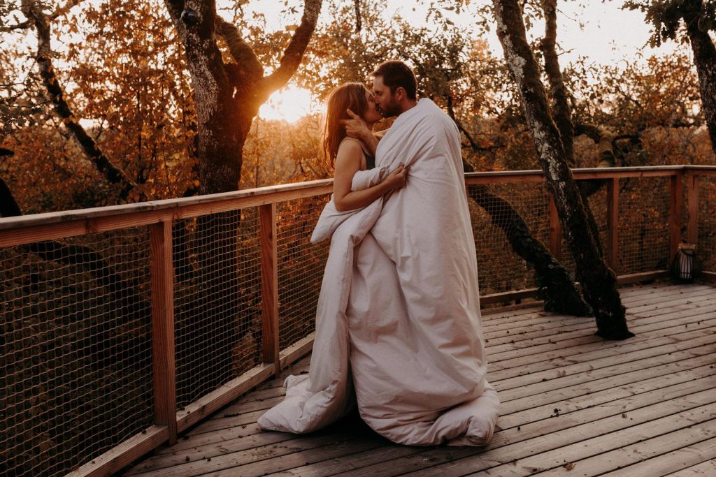 Love Session à L'idylle Du Causse Cabane Spa Dans Le Lot Diane Barbier Photographe (22)