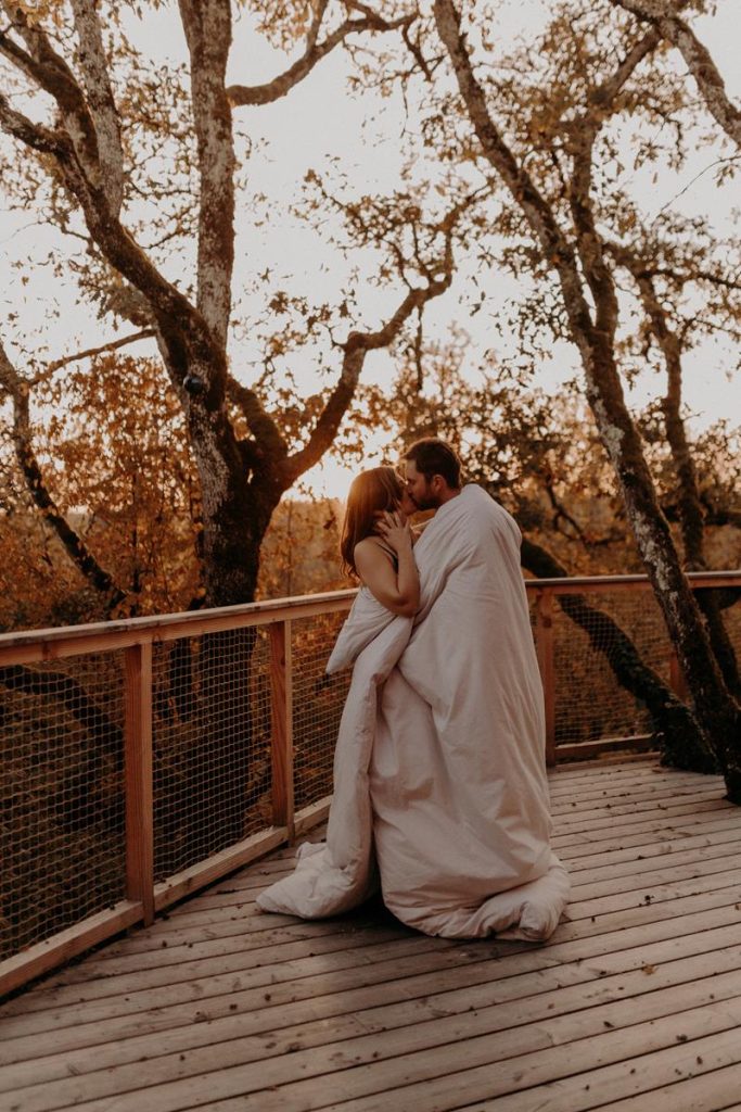 Love Session à L'idylle Du Causse Cabane Spa Dans Le Lot Diane Barbier Photographe (23)