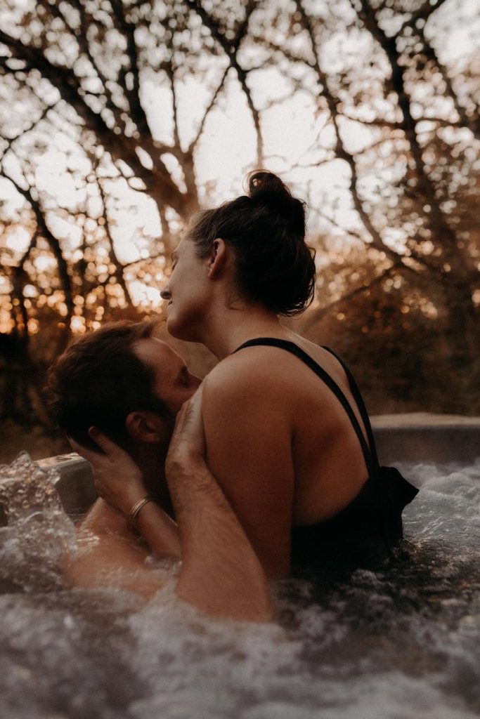 Love Session à L'idylle Du Causse Cabane Spa Dans Le Lot Diane Barbier Photographe (27)