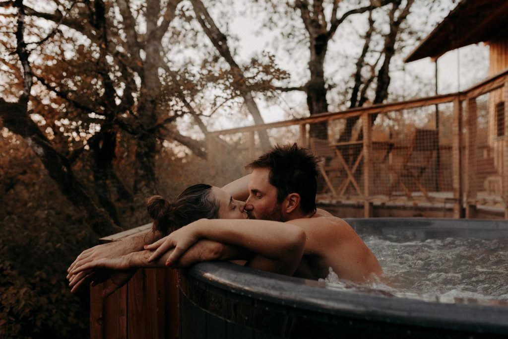 Love Session à L'idylle Du Causse Cabane Spa Dans Le Lot Diane Barbier Photographe (28)