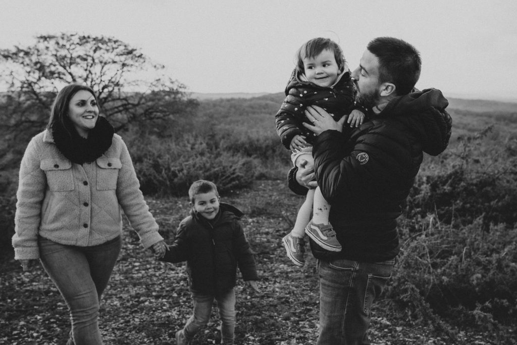 Séance Photo Famille Dans Le Lot En Hiver Gaëlle Romain Julian & Maxine Diane Barbier Photographe (14)