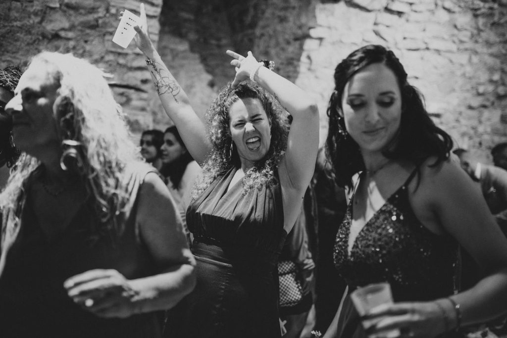 Mariage Déjanté Au Château De Roussillon Clarisse & Kévin Diane Barbier Photographe (15)