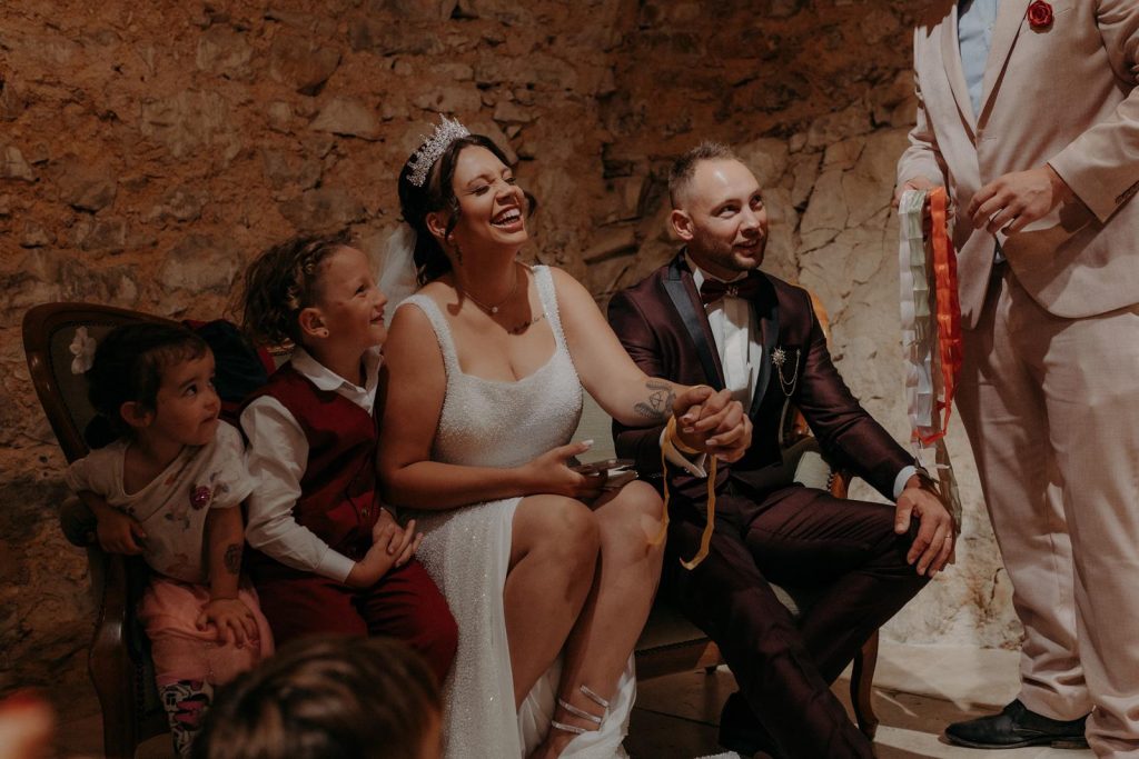 Mariage Déjanté Au Château De Roussillon Clarisse & Kévin Diane Barbier Photographe (2)
