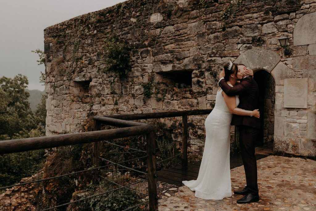 Mariage Déjanté Au Château De Roussillon Clarisse & Kévin Diane Barbier Photographe (28)