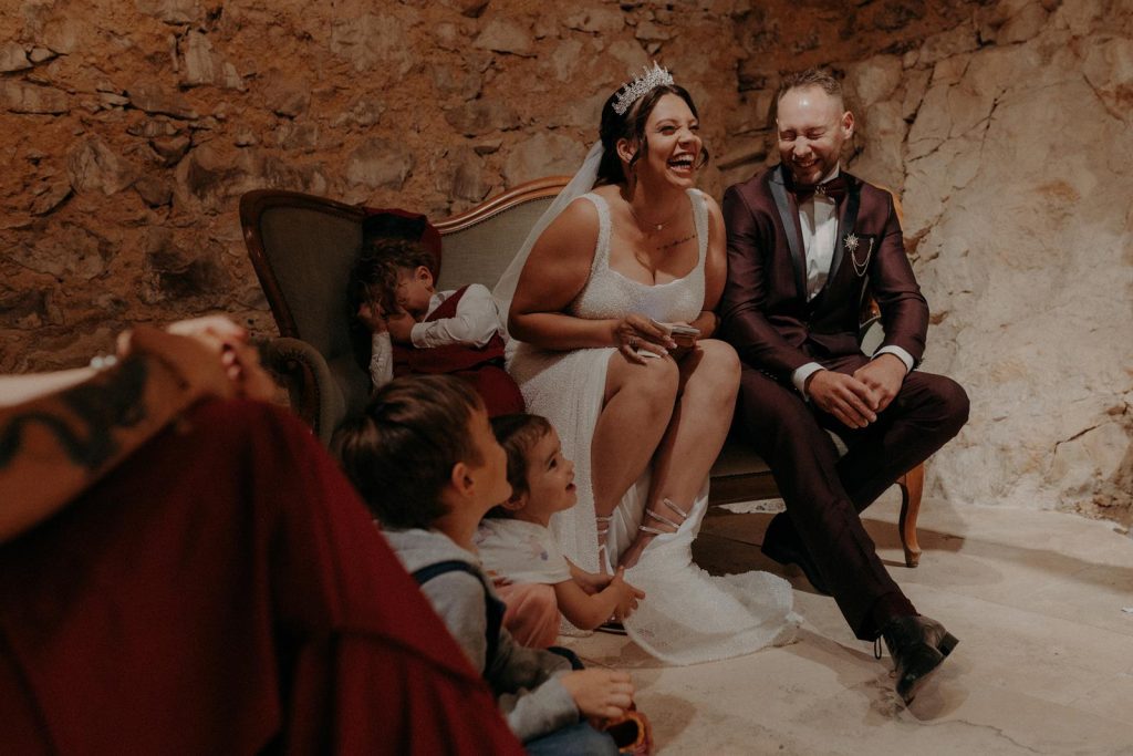 Mariage Déjanté Au Château De Roussillon Clarisse & Kévin Diane Barbier Photographe (6)