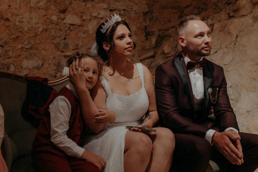 Mariage Déjanté Au Château De Roussillon Clarisse & Kévin Diane Barbier Photographe (7)