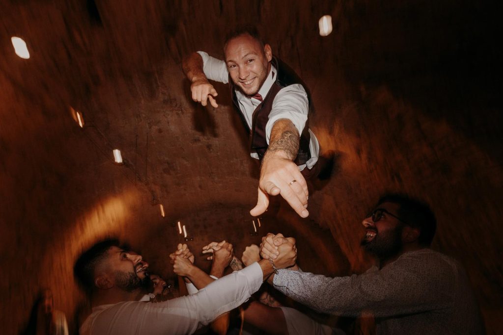 Mariage Déjanté Au Château De Roussillon Clarisse & Kévin Diane Barbier Photographe (96)
