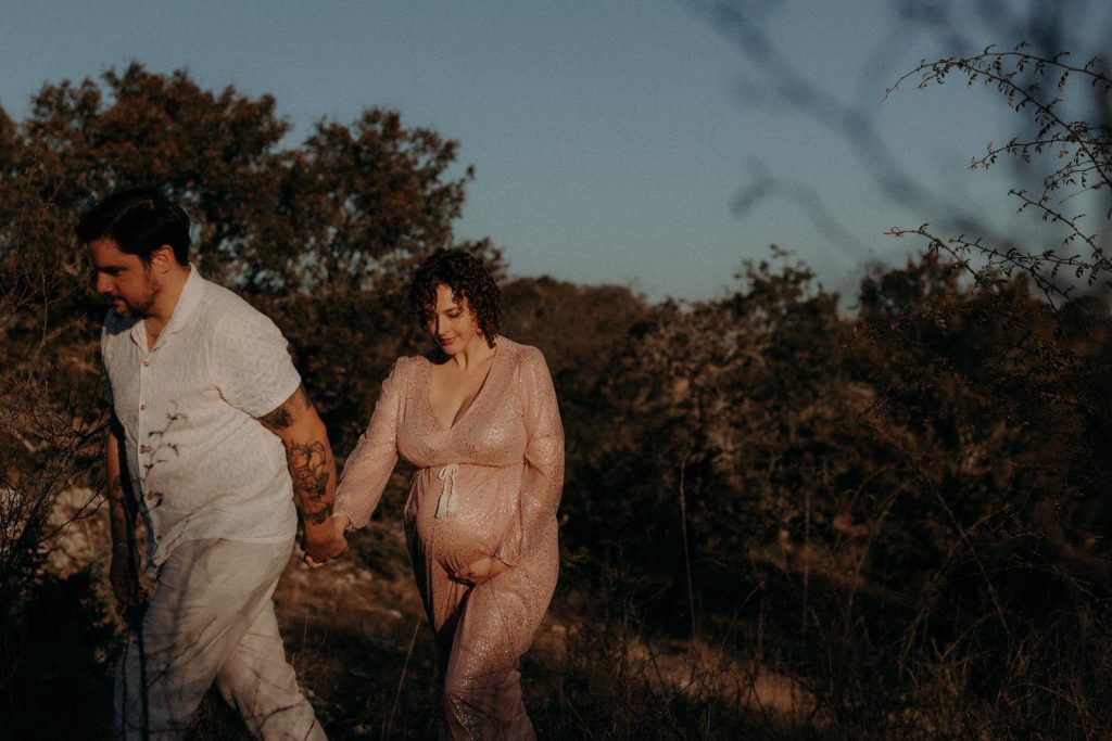 Séance Couple Maternité Sur Les Causses De La Vallée Du Lot Savyrme & Simon Diane Barbier Photographe (1)