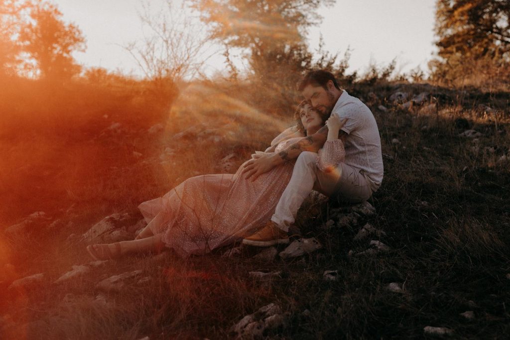Séance Couple Maternité Sur Les Causses De La Vallée Du Lot Savyrme & Simon Diane Barbier Photographe (13)