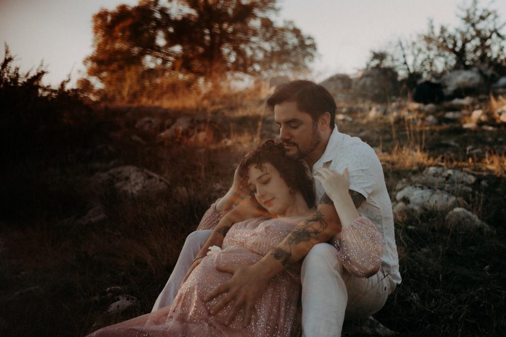 Séance Couple Maternité Sur Les Causses De La Vallée Du Lot Savyrme & Simon Diane Barbier Photographe (15)