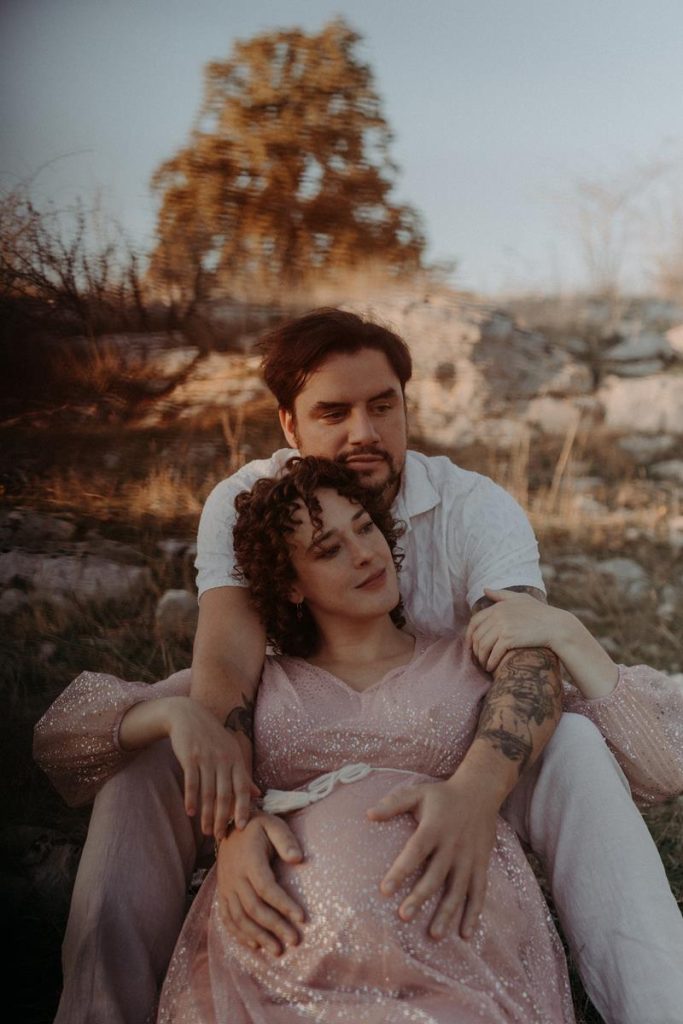 Séance Couple Maternité Sur Les Causses De La Vallée Du Lot Savyrme & Simon Diane Barbier Photographe (17)