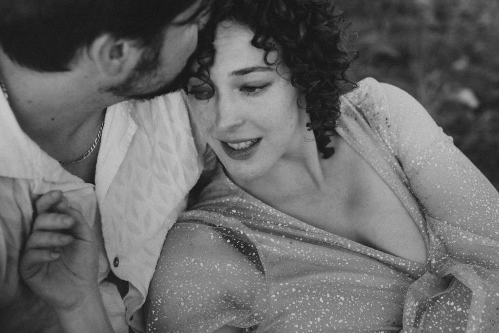 Séance Couple Maternité Sur Les Causses De La Vallée Du Lot Savyrme & Simon Diane Barbier Photographe (21)