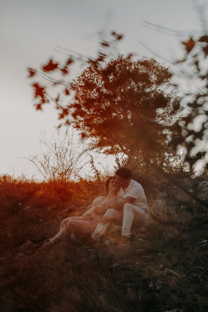 Séance Couple Maternité Sur Les Causses De La Vallée Du Lot Savyrme & Simon Diane Barbier Photographe (28)