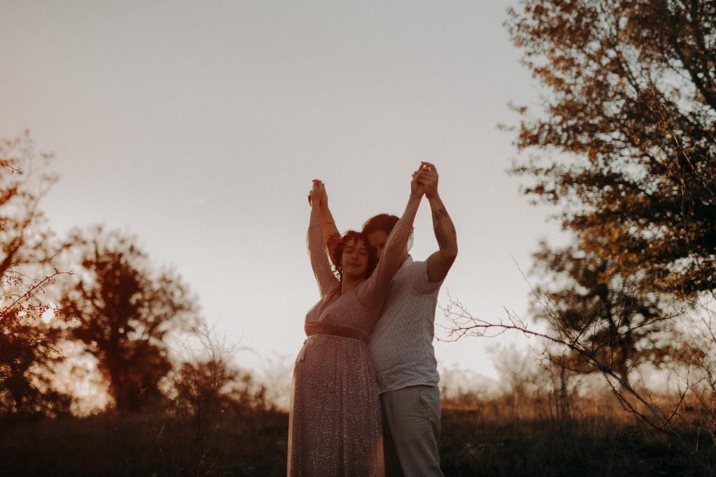 Séance Couple Maternité Sur Les Causses De La Vallée Du Lot Savyrme & Simon Diane Barbier Photographe (35)