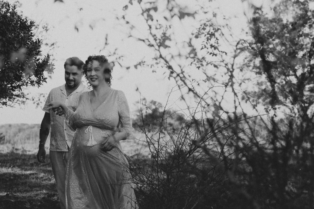 Séance Couple Maternité Sur Les Causses De La Vallée Du Lot Savyrme & Simon Diane Barbier Photographe (7)