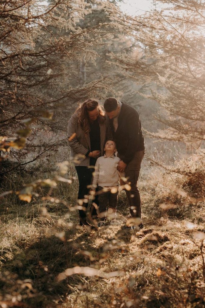 Séance Famille Dans La Forêt Du Lot Louis Sian & Julie Diane Barbier Photographe (1)
