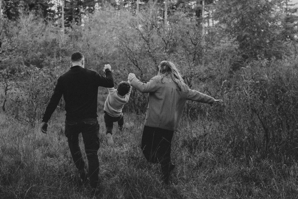 Séance Famille Dans La Forêt Du Lot Louis Sian & Julie Diane Barbier Photographe (13)
