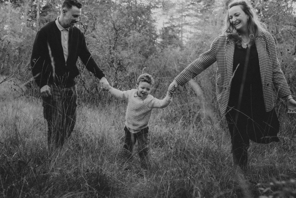 Séance Famille Dans La Forêt Du Lot Louis Sian & Julie Diane Barbier Photographe (14)