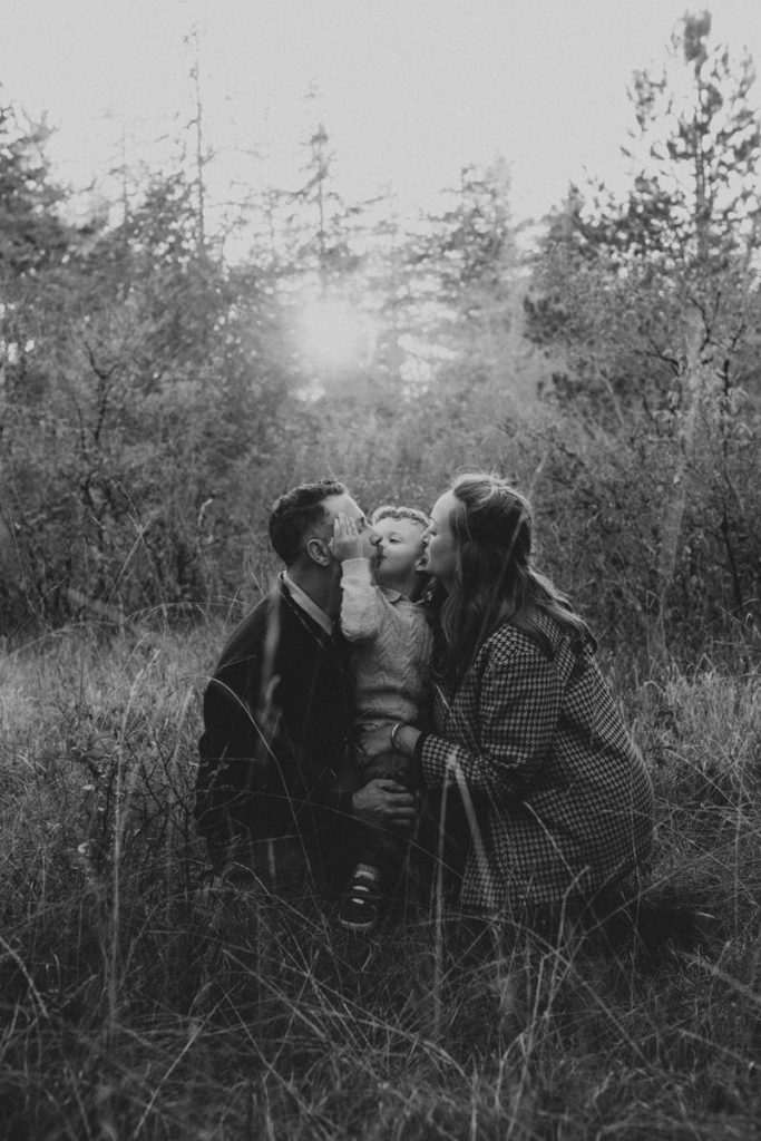 Séance Famille Dans La Forêt Du Lot Louis Sian & Julie Diane Barbier Photographe (15)