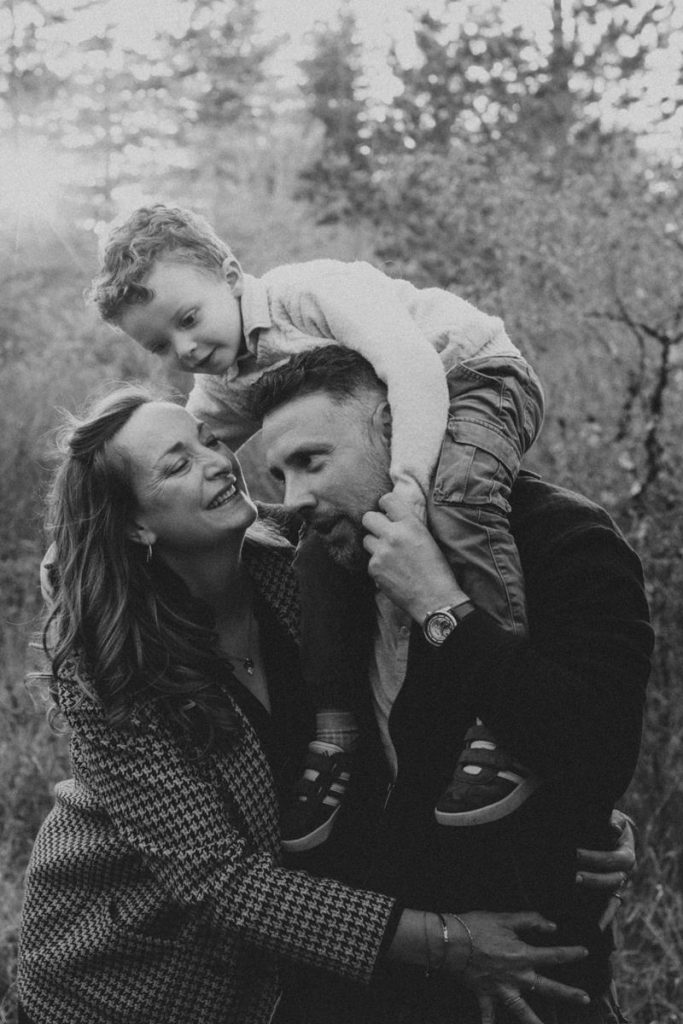 Séance Famille Dans La Forêt Du Lot Louis Sian & Julie Diane Barbier Photographe (16)