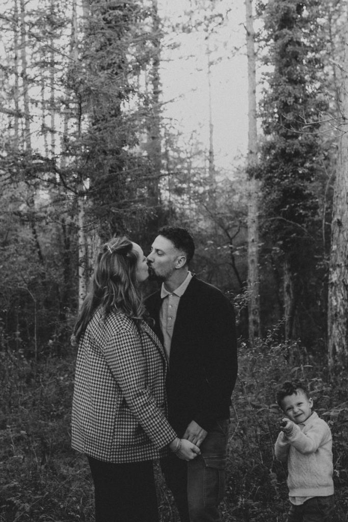 Séance Famille Dans La Forêt Du Lot Louis Sian & Julie Diane Barbier Photographe (19)