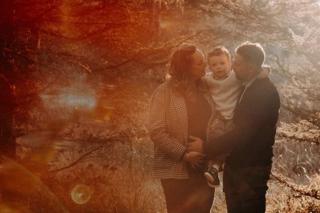 Séance Famille Dans La Forêt Du Lot Louis Sian & Julie Diane Barbier Photographe (2)