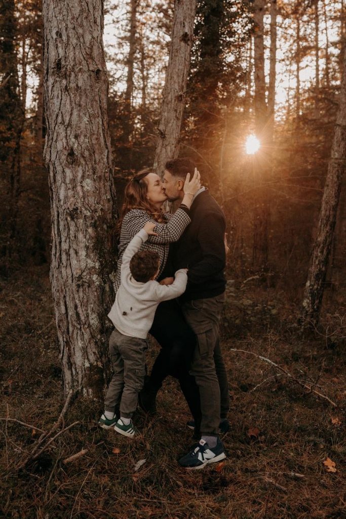 Séance Famille Dans La Forêt Du Lot Louis Sian & Julie Diane Barbier Photographe (23)