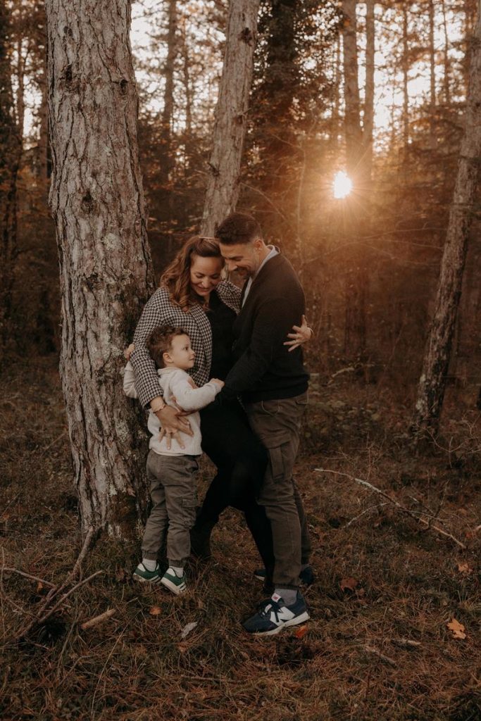 Séance Famille Dans La Forêt Du Lot Louis Sian & Julie Diane Barbier Photographe (24)