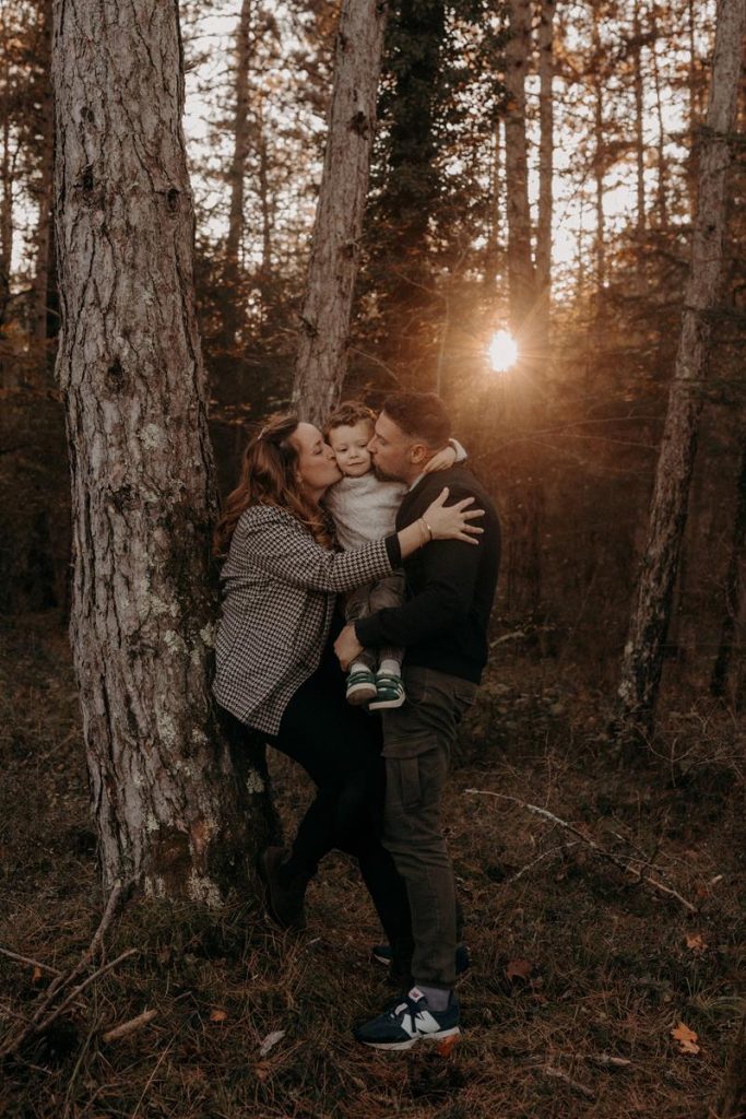 Séance Famille Dans La Forêt Du Lot Louis Sian & Julie Diane Barbier Photographe (25)