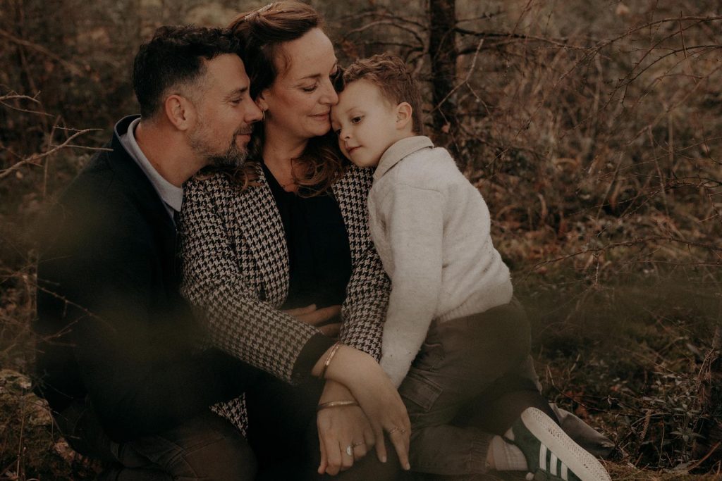 Séance Famille Dans La Forêt Du Lot Louis Sian & Julie Diane Barbier Photographe (26)
