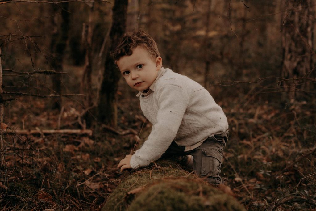 Séance Famille Dans La Forêt Du Lot Louis Sian & Julie Diane Barbier Photographe (27)