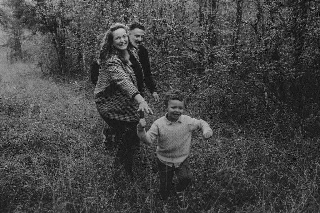 Séance Famille Dans La Forêt Du Lot Louis Sian & Julie Diane Barbier Photographe (29)