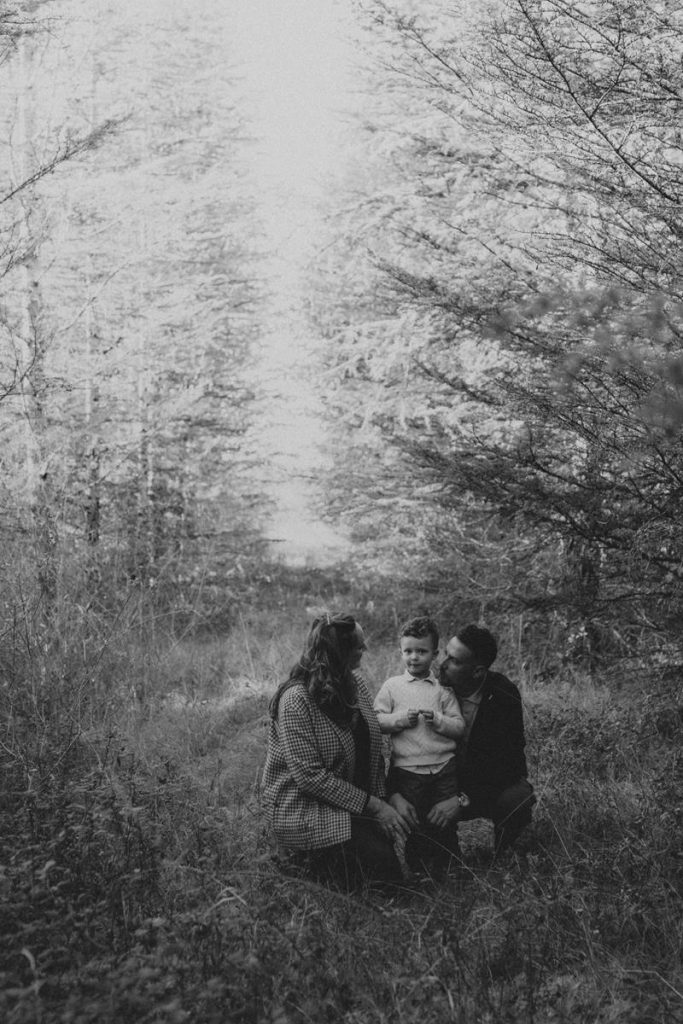 Séance Famille Dans La Forêt Du Lot Louis Sian & Julie Diane Barbier Photographe (4)
