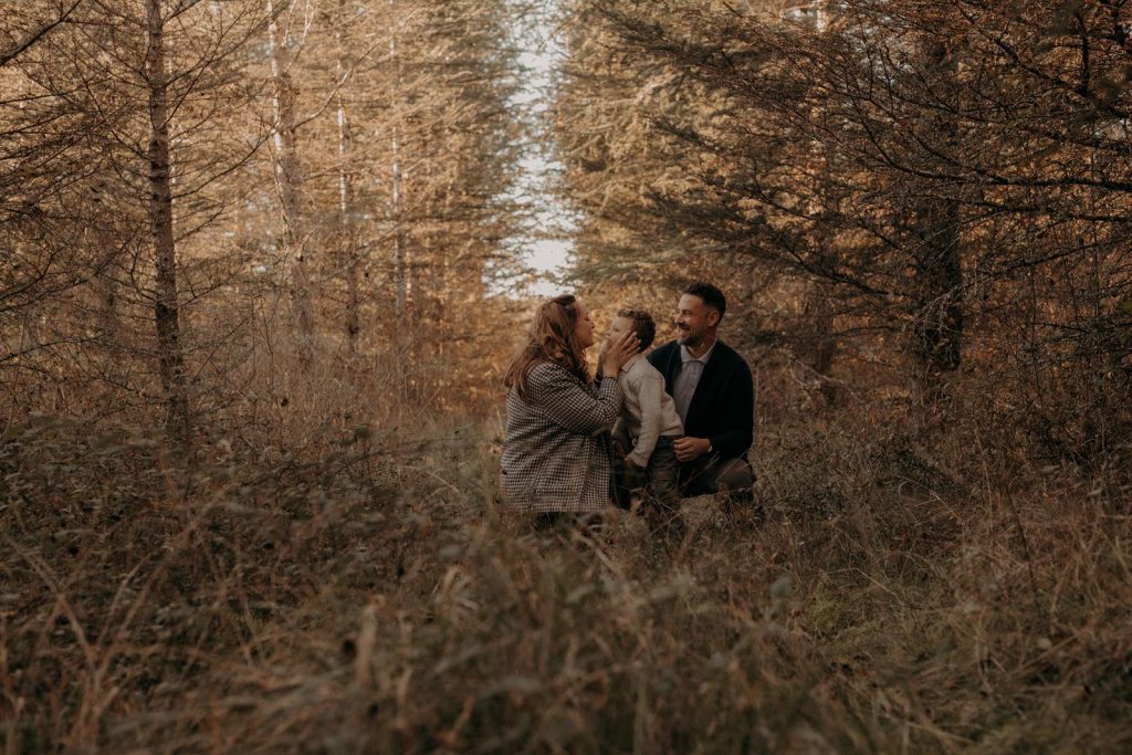 Séance Famille Dans La Forêt Du Lot Louis Sian & Julie Diane Barbier Photographe (5)