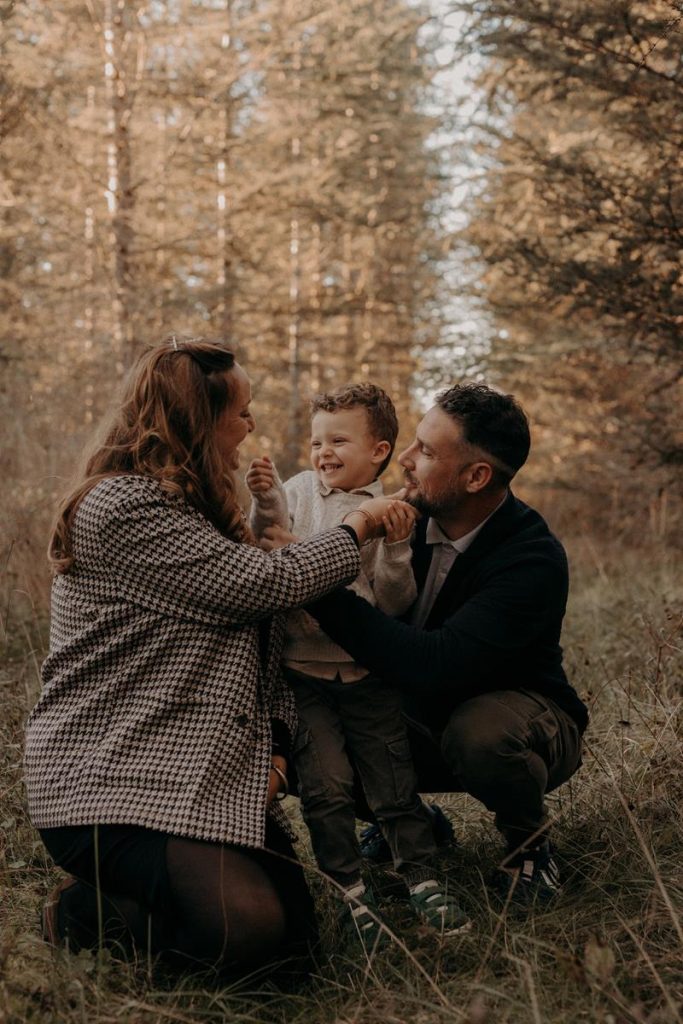 Séance Famille Dans La Forêt Du Lot Louis Sian & Julie Diane Barbier Photographe (6)