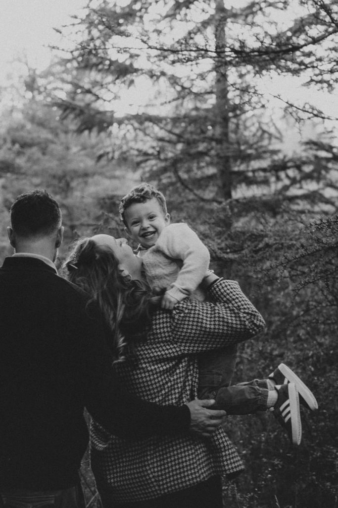Séance Famille Dans La Forêt Du Lot Louis Sian & Julie Diane Barbier Photographe (7)